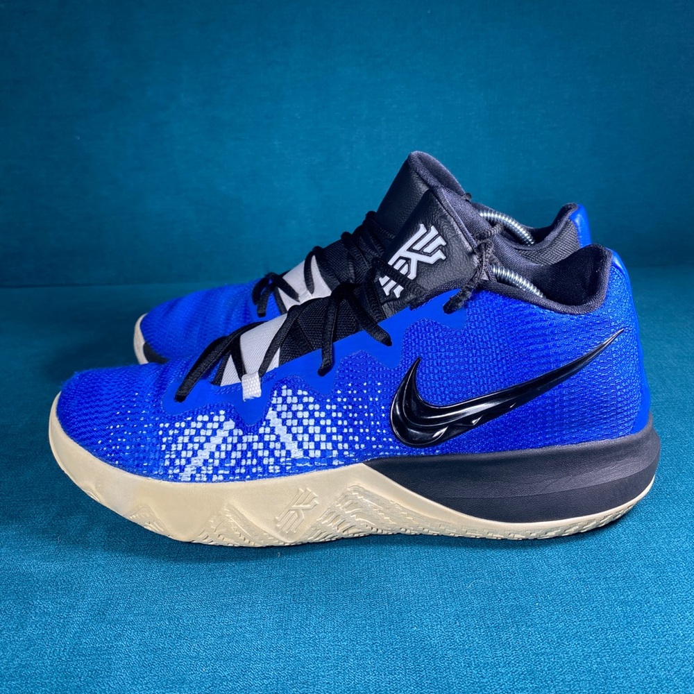 Size 11 - Men’s Nike Kyrie Flytrap Royal blue shoes